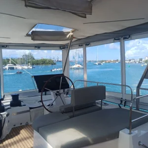 Enclosure & Fermeture de Flybridge Sur-Mesure – Protection Intégrale – Image 2