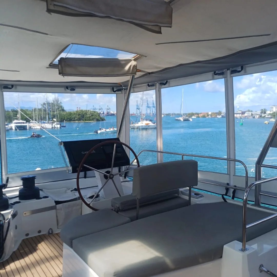 Enclosure & Fermeture de Flybridge Sur-Mesure – Protection Intégrale – Image 2